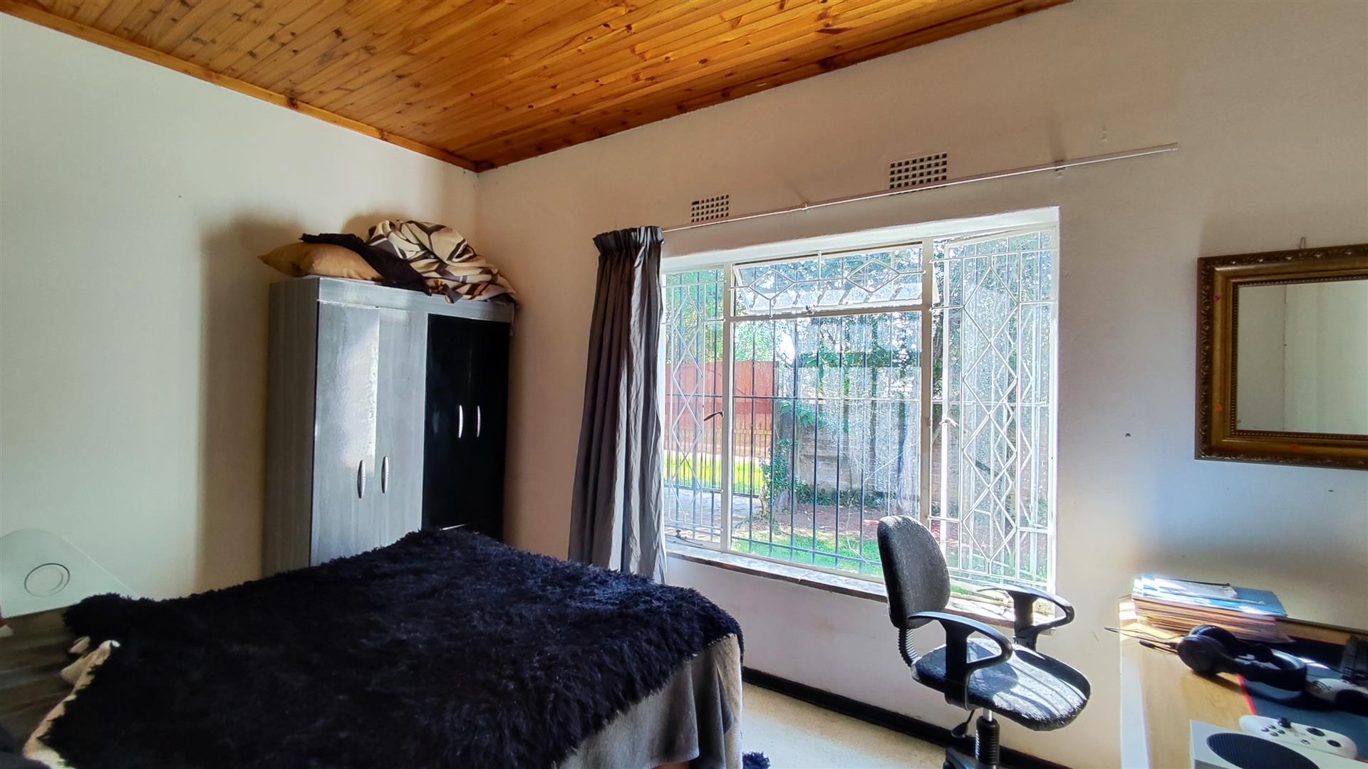 Bed Room 1 - 44 square meters of property in Benoni