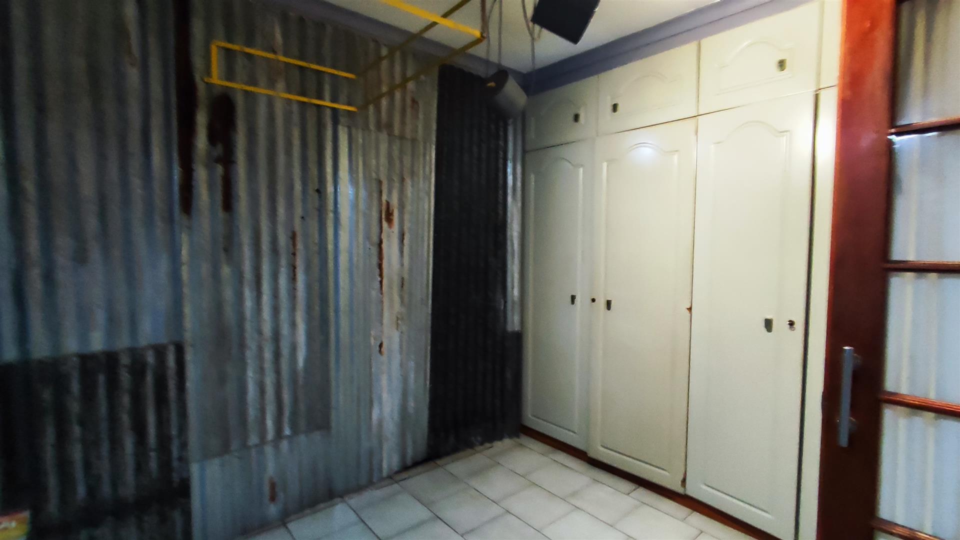 Bed Room 1 - 44 square meters of property in Benoni