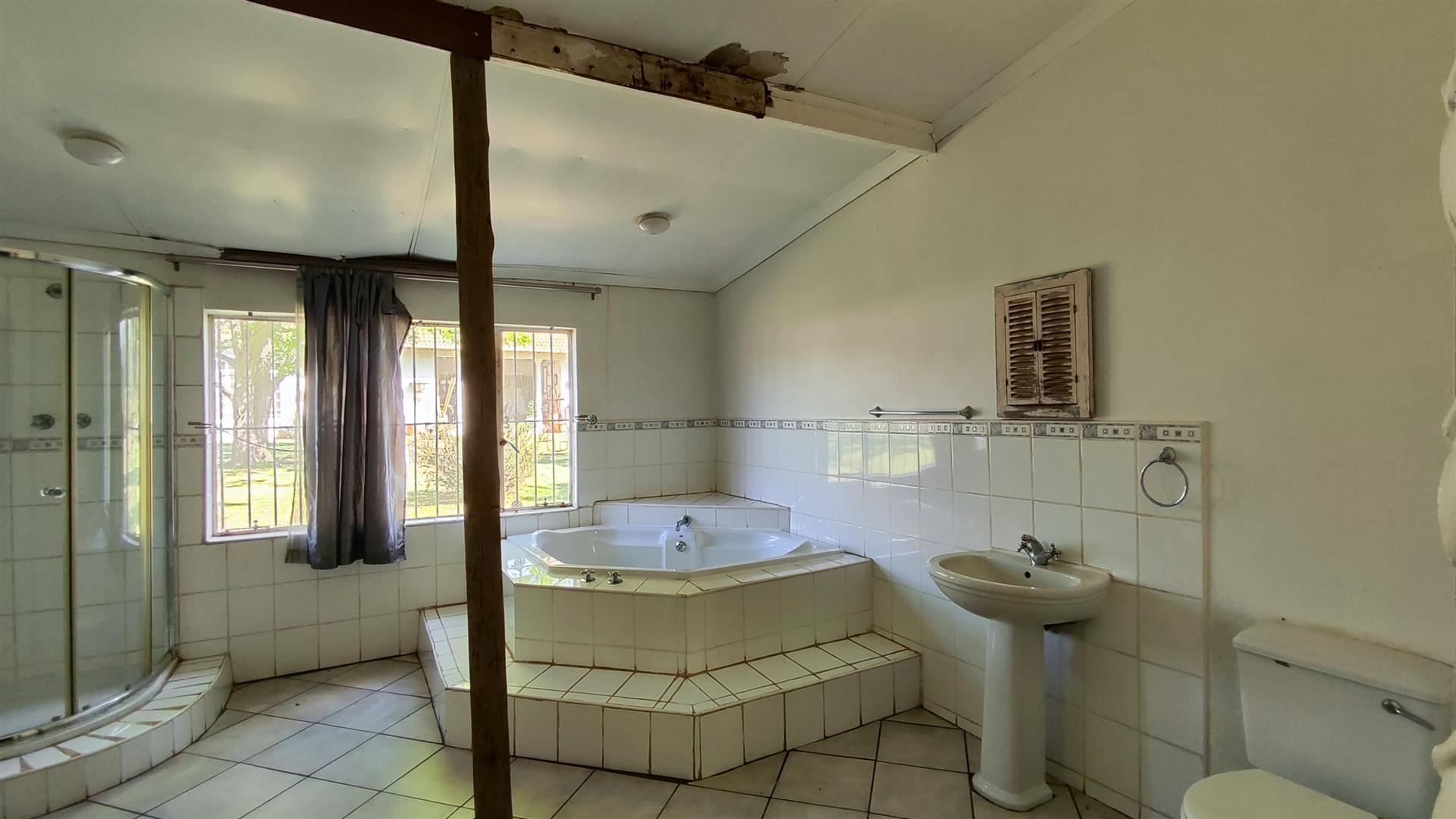 Main Bathroom - 36 square meters of property in Benoni