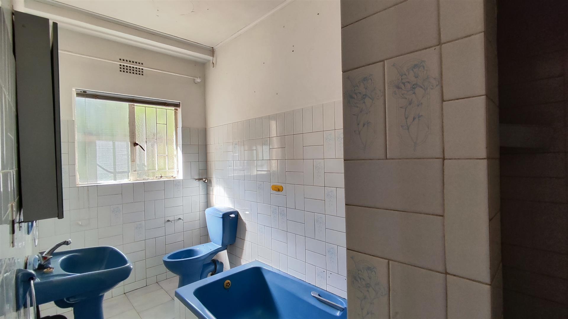 Bathroom 1 - 19 square meters of property in Benoni