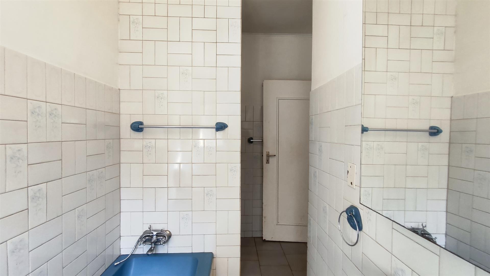Bathroom 1 - 19 square meters of property in Benoni