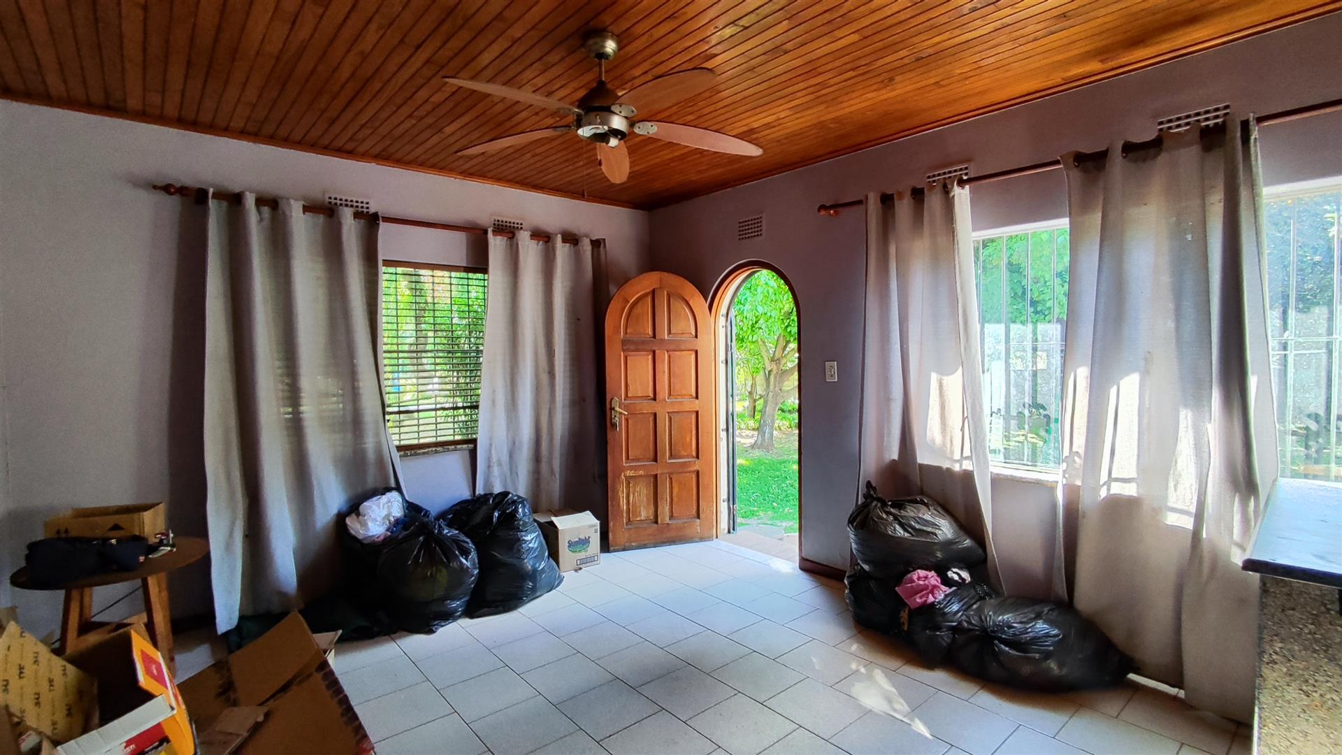 Lounges - 135 square meters of property in Benoni