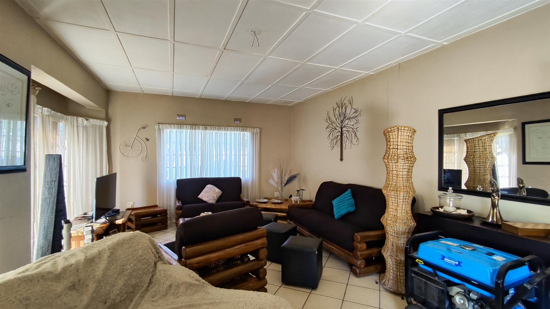 Lounges - 135 square meters of property in Benoni