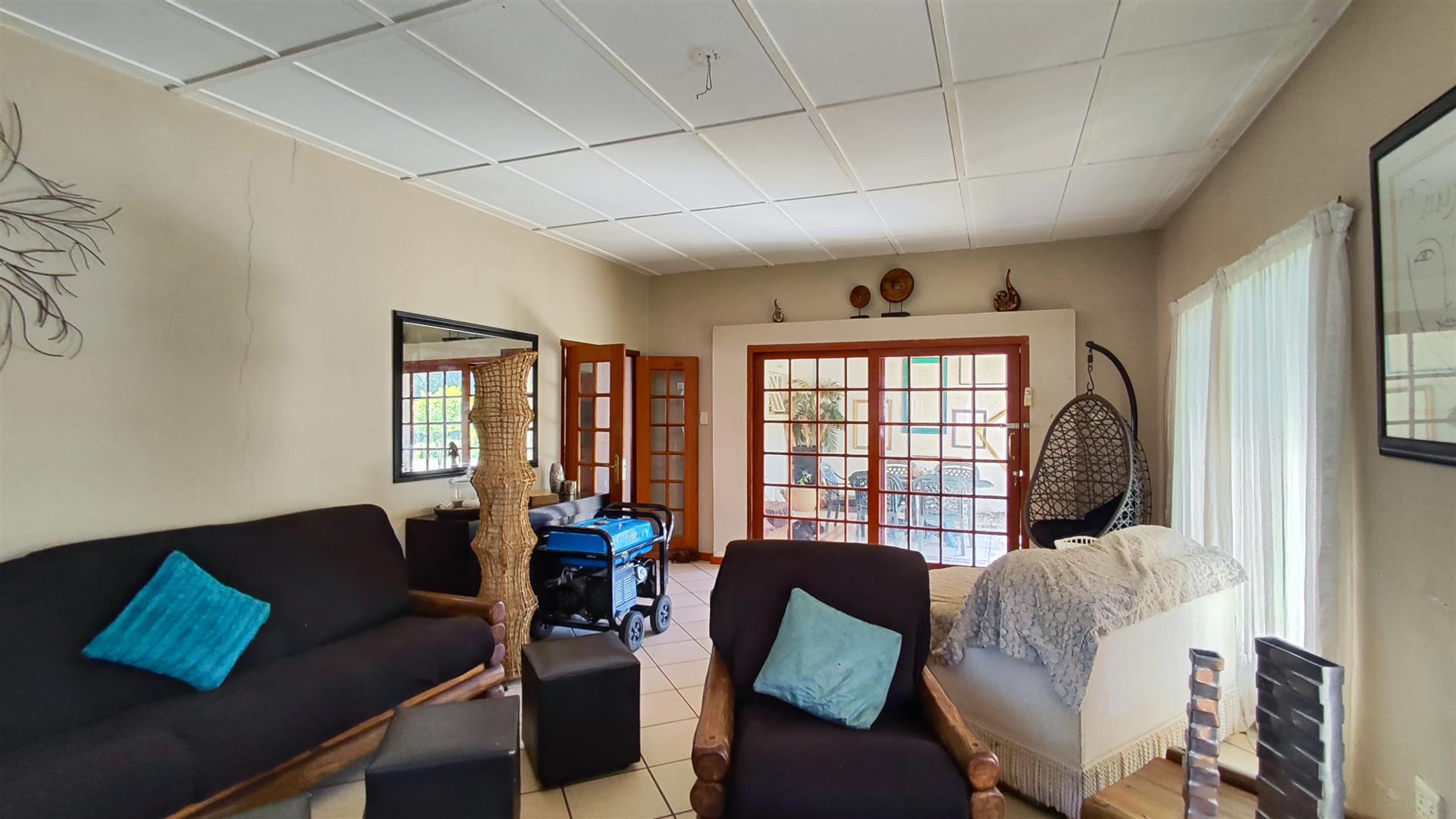 Lounges - 135 square meters of property in Benoni