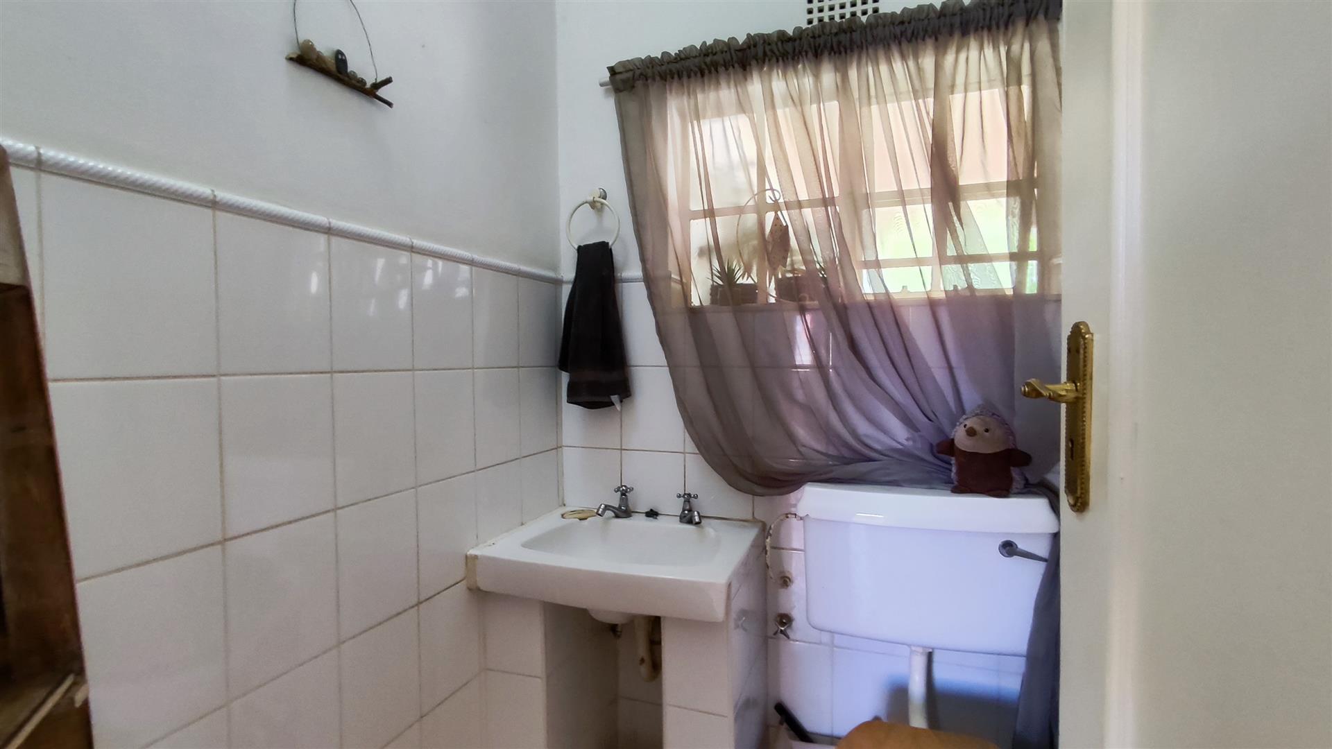 Bathroom 1 - 19 square meters of property in Benoni