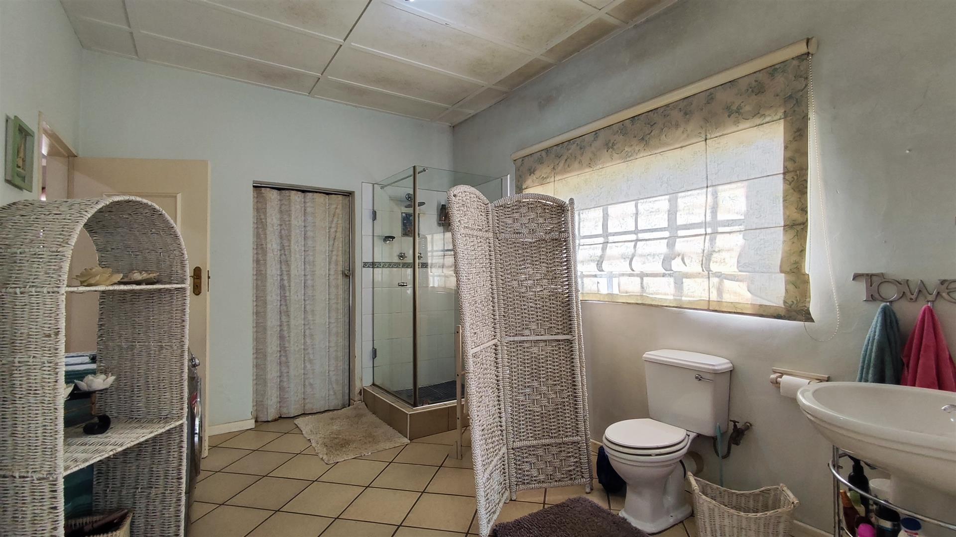 Main Bathroom - 36 square meters of property in Benoni