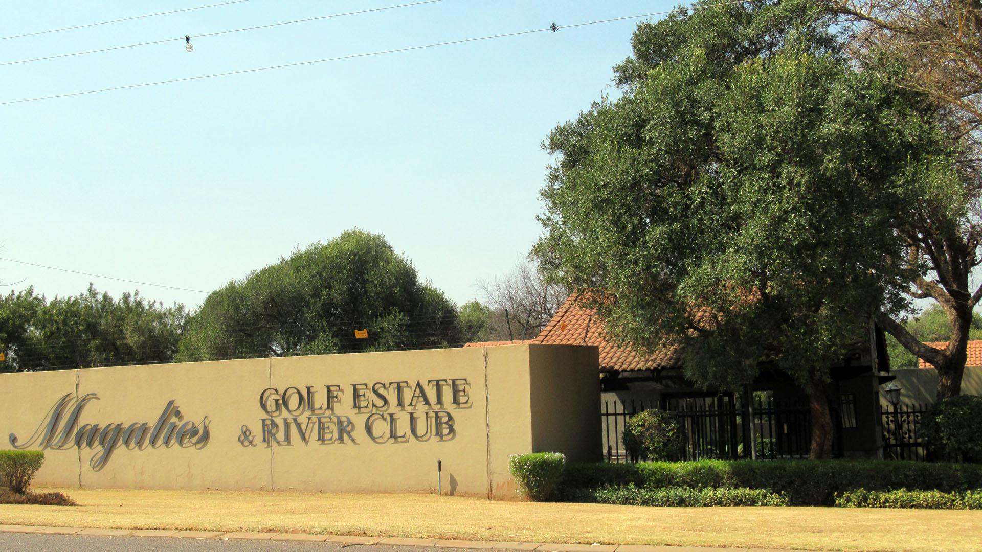 Front View of property in Magalies Golf Estate