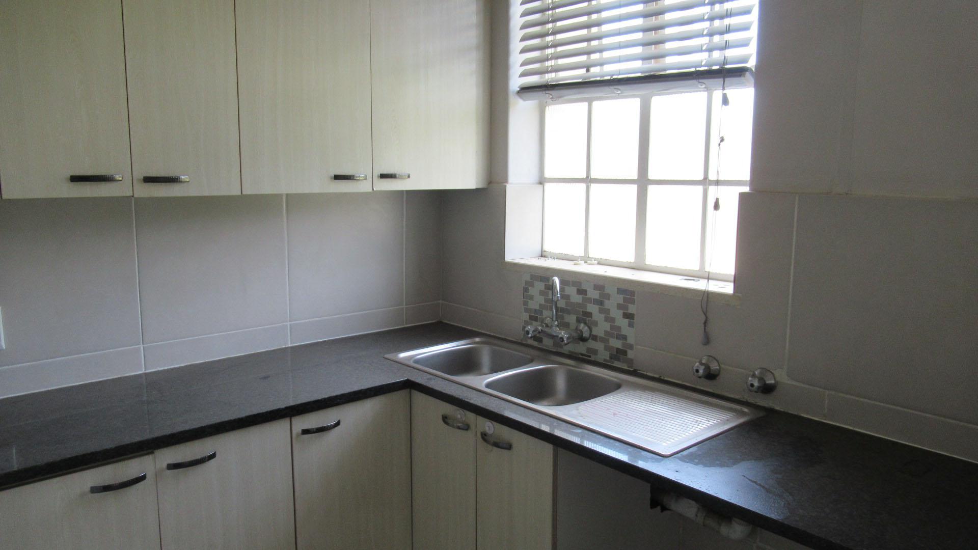 Kitchen - 10 square meters of property in Sandown