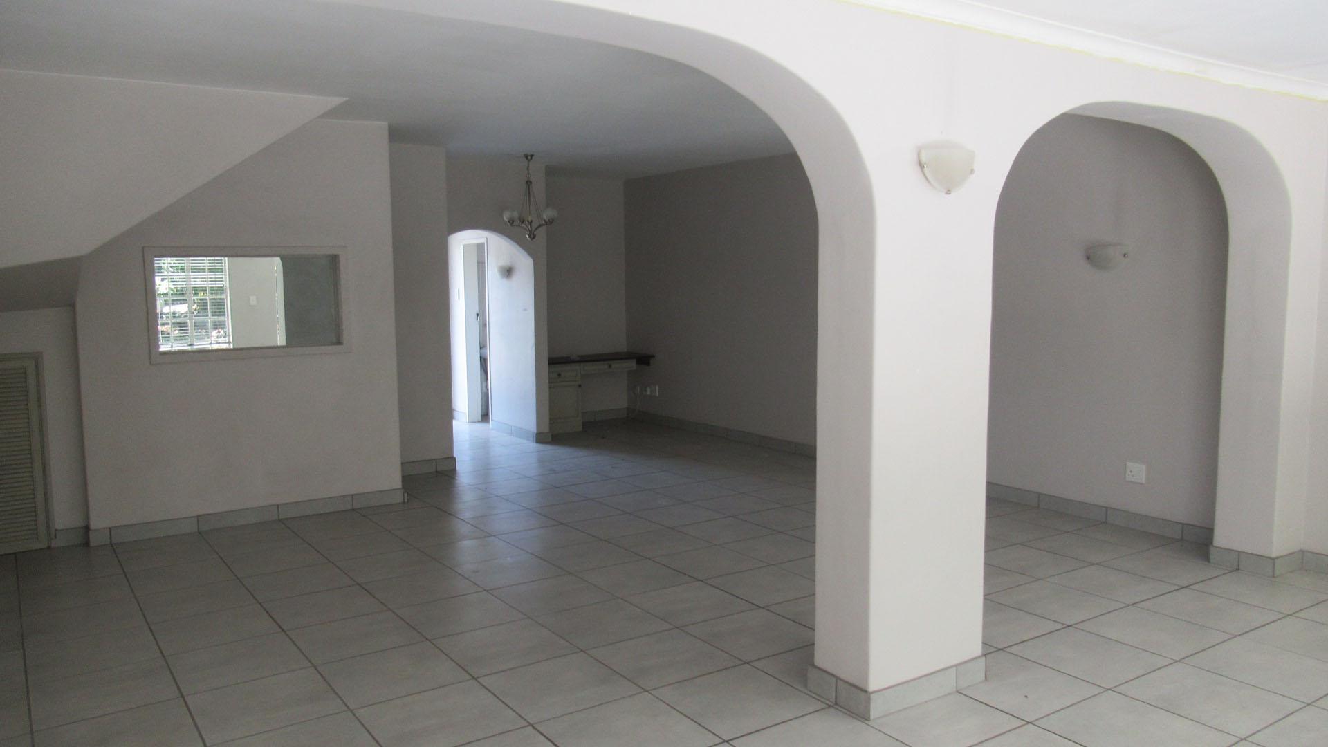 Lounges - 24 square meters of property in Sandown