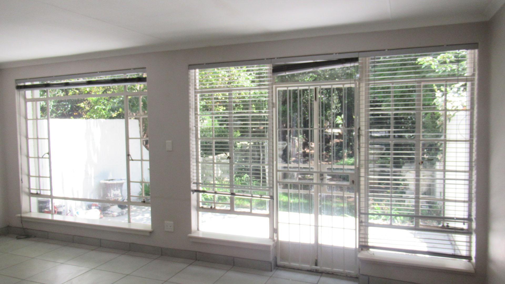 Lounges - 24 square meters of property in Sandown