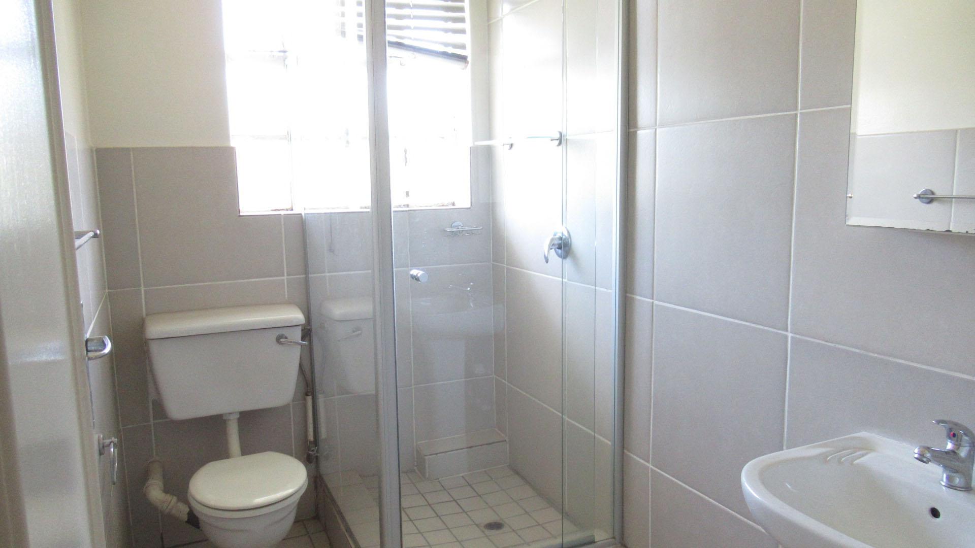 Bathroom 1 - 4 square meters of property in Sandown