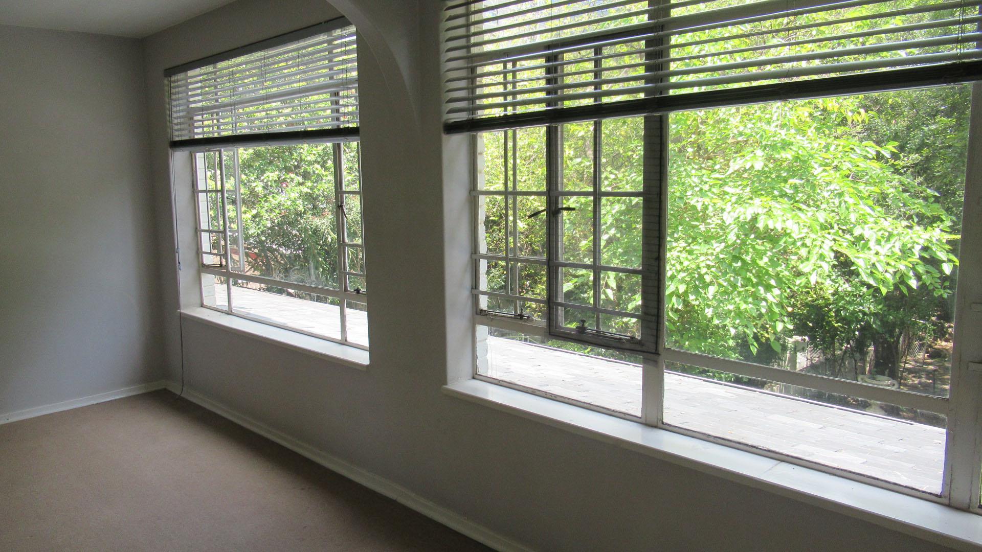 Main Bedroom - 22 square meters of property in Sandown