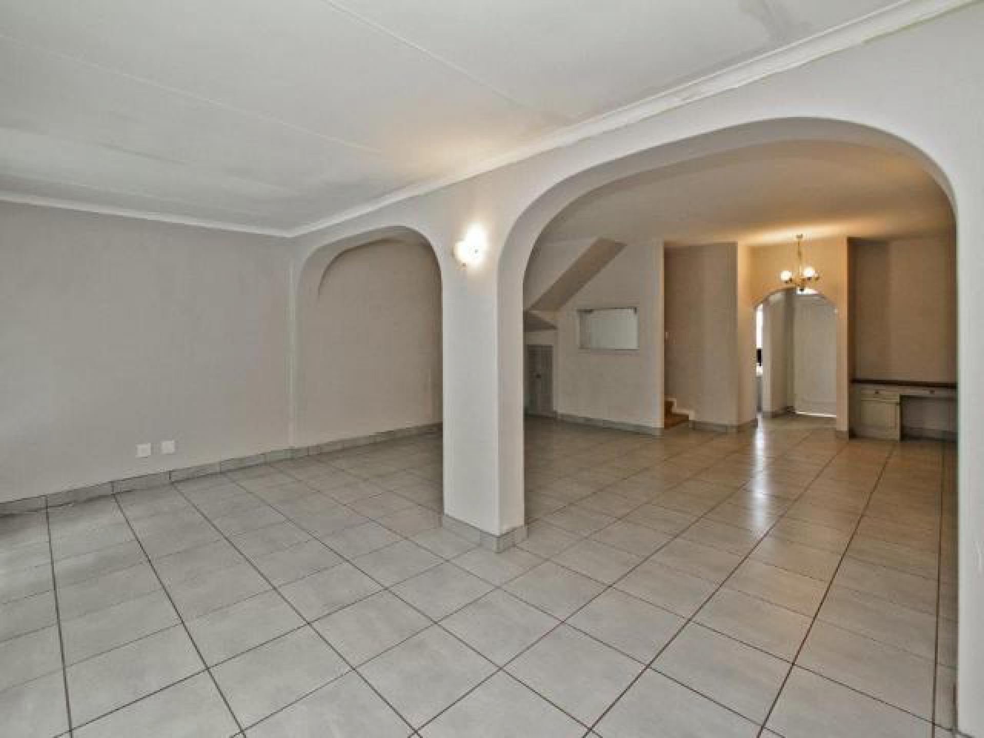 Lounges - 24 square meters of property in Sandown