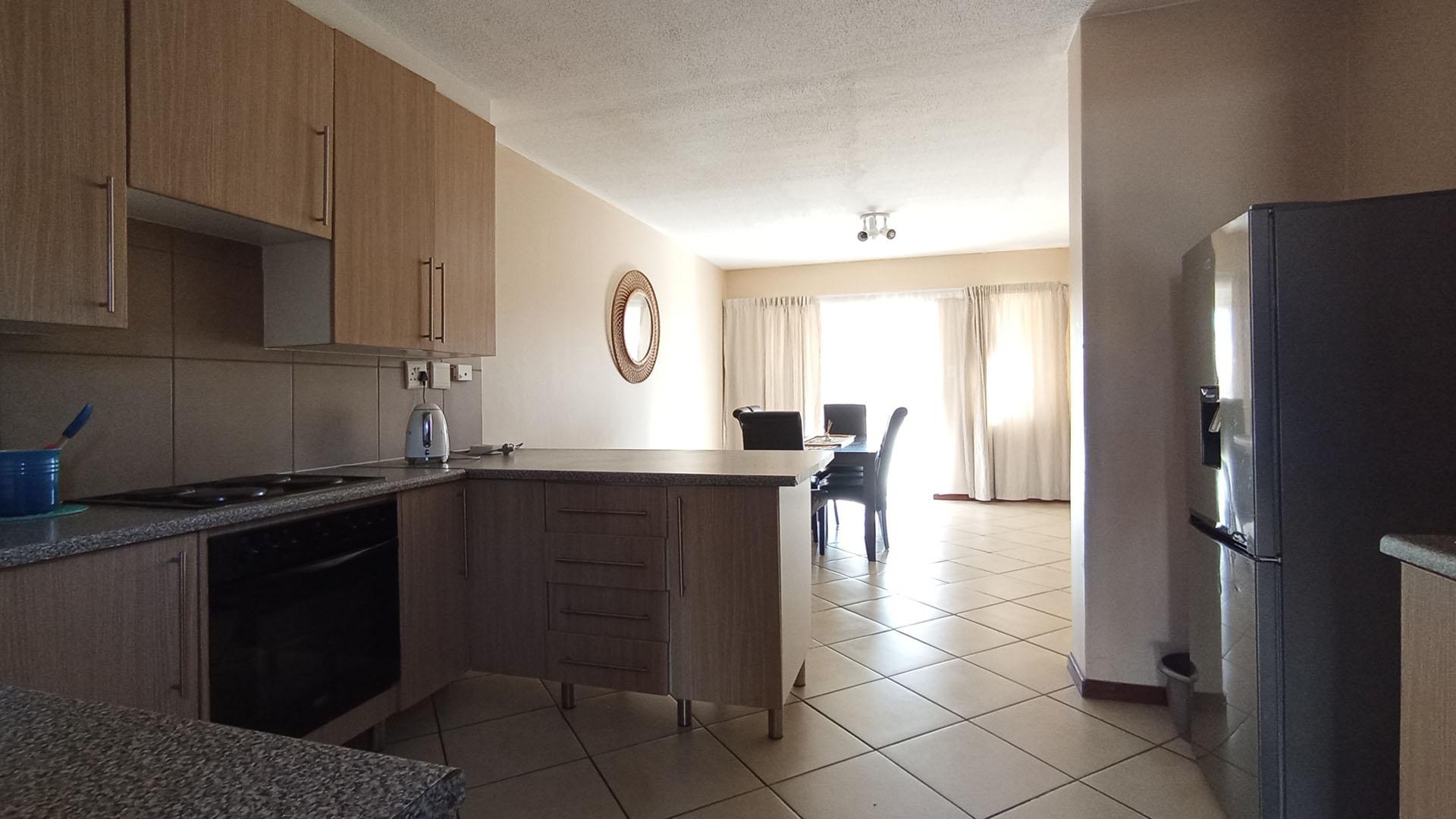Lounges - 16 square meters of property in Monavoni