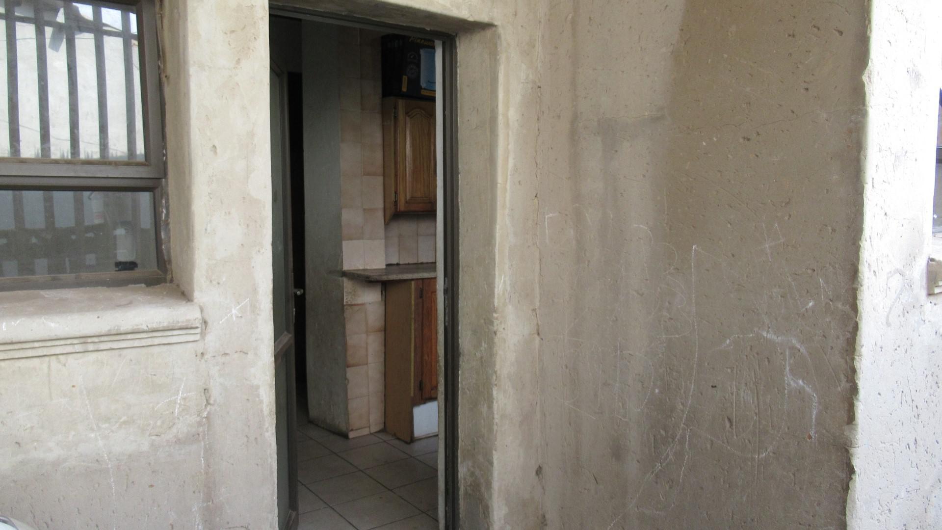 Front View of property in Meadowlands