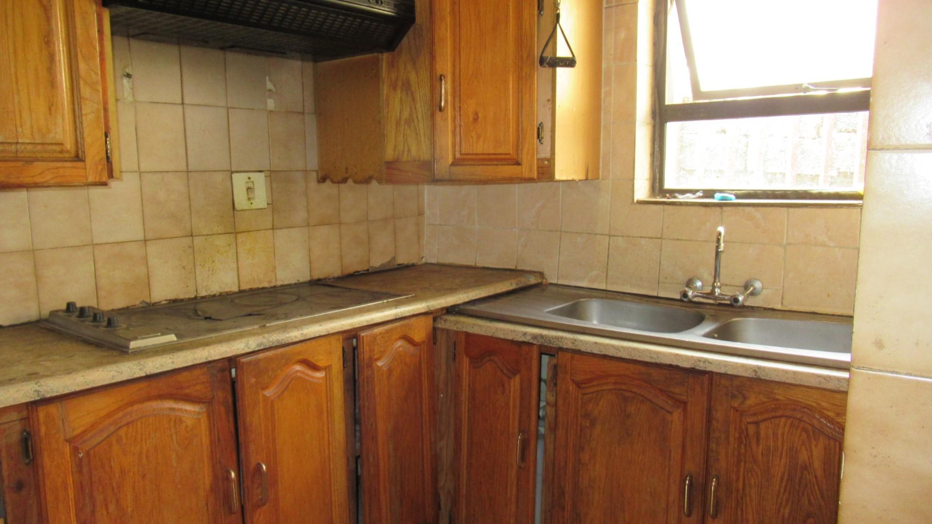 Kitchen - 7 square meters of property in Meadowlands