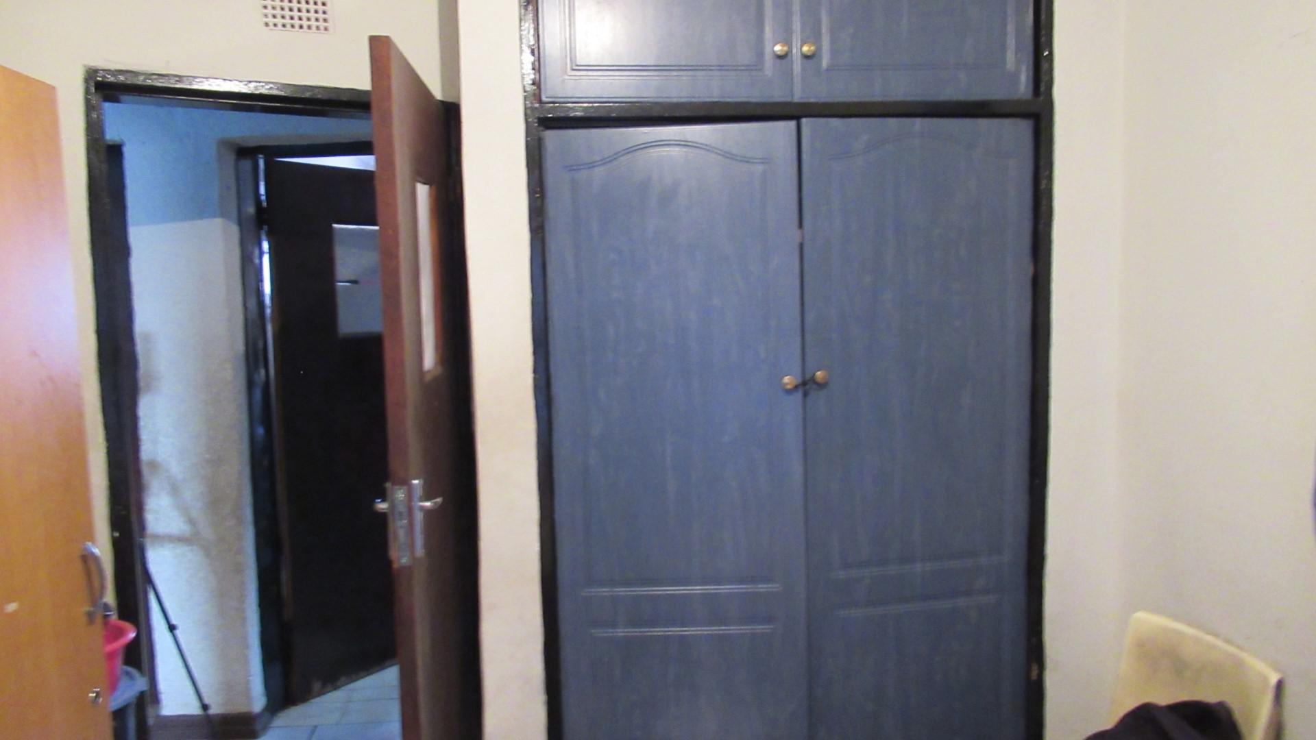 Bed Room 1 - 12 square meters of property in Meadowlands