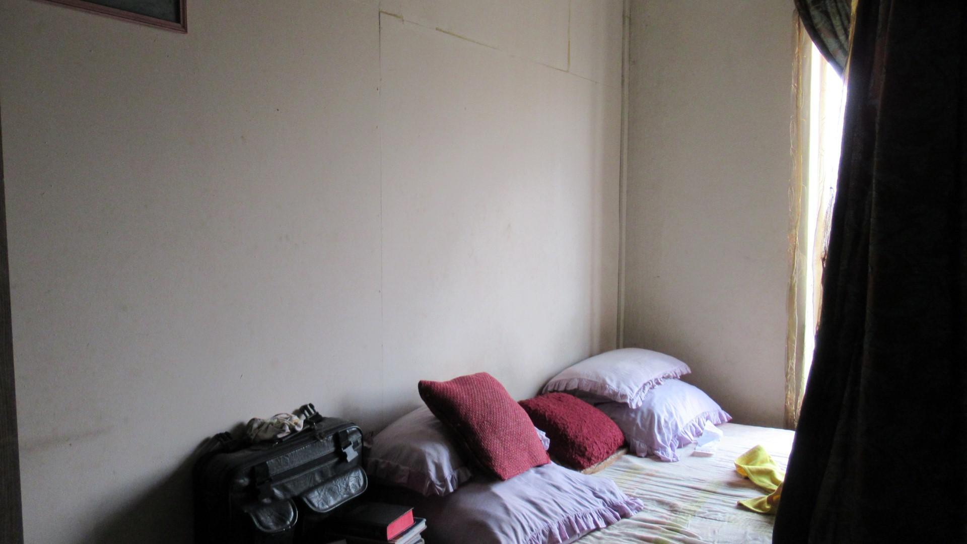 Bed Room 4 - 21 square meters of property in Meadowlands