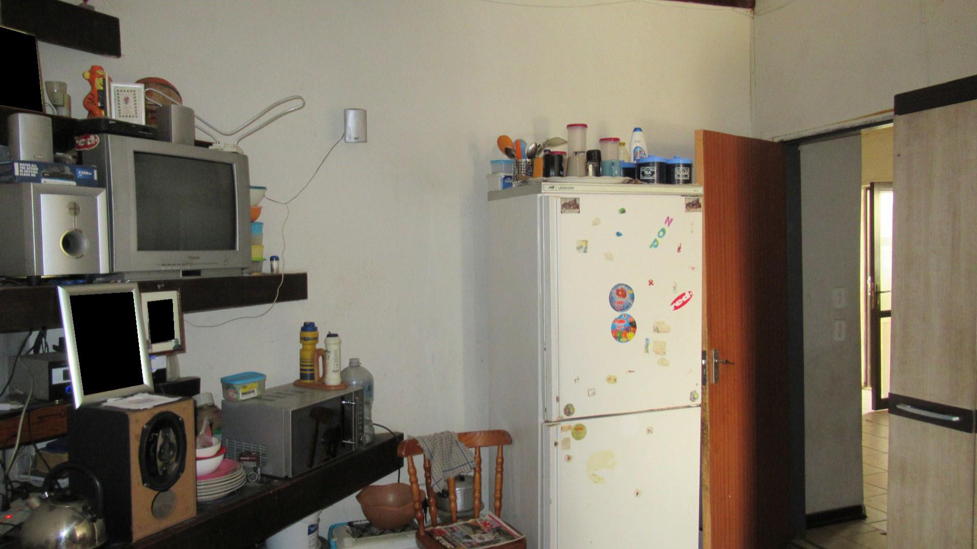 Bed Room 4 - 21 square meters of property in Meadowlands