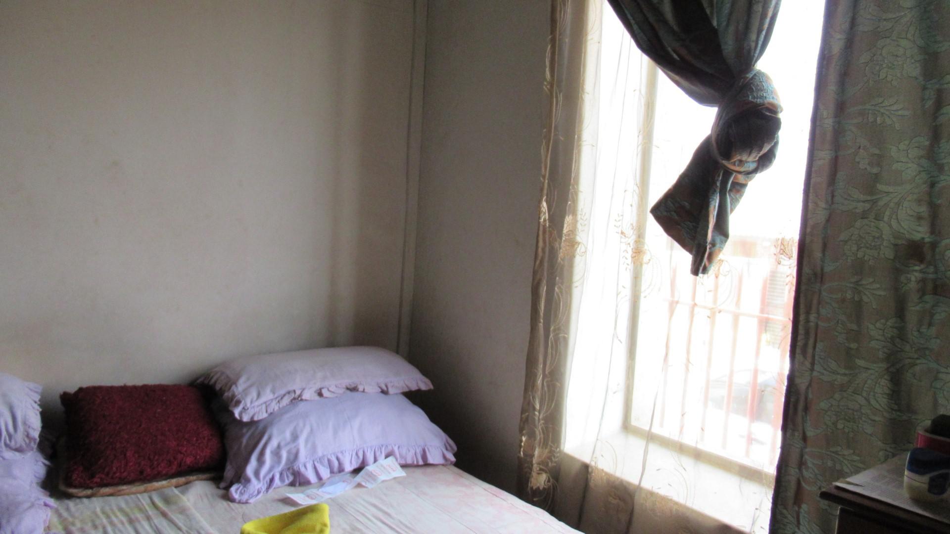 Bed Room 4 - 21 square meters of property in Meadowlands