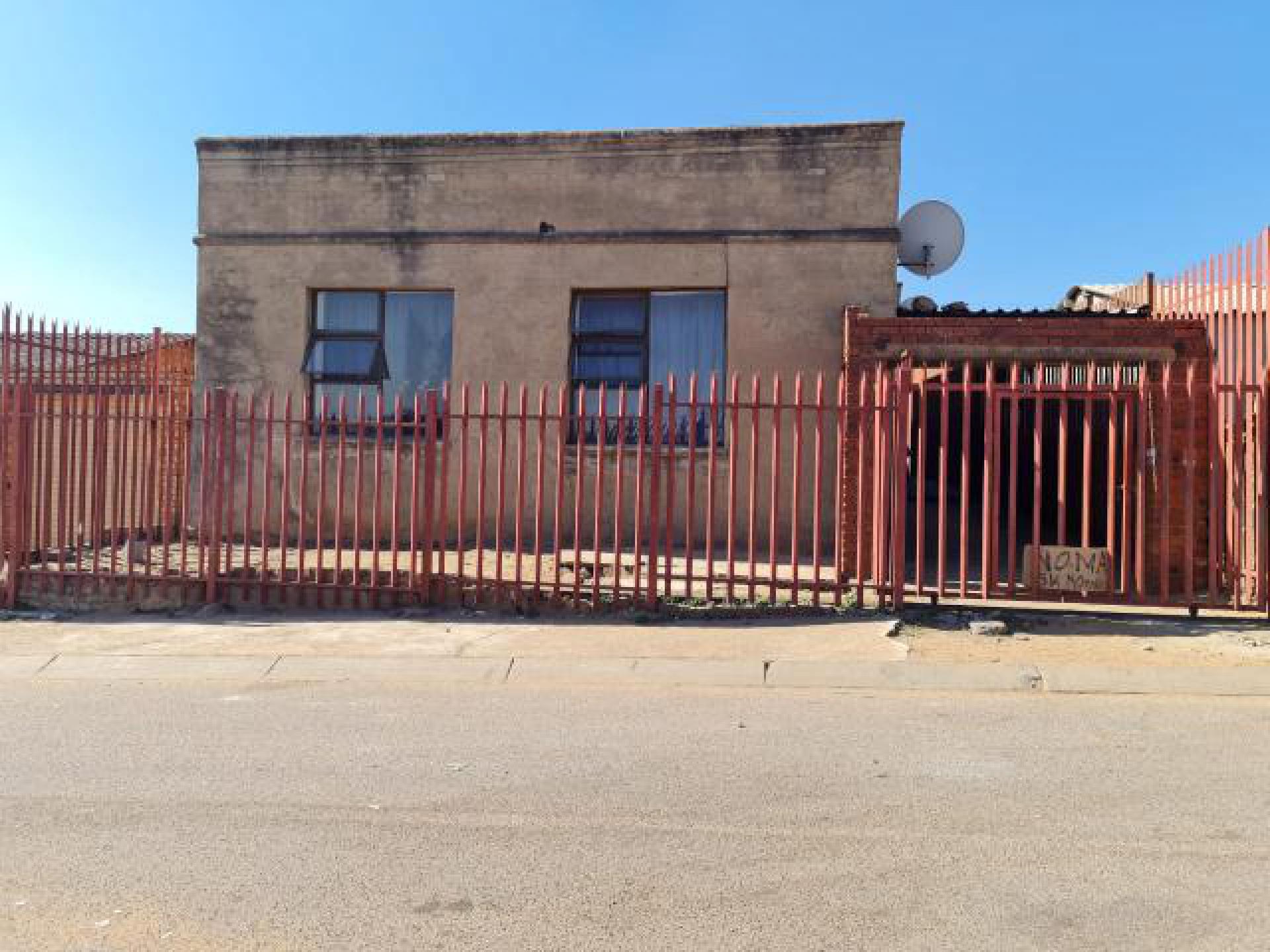 Front View of property in Meadowlands