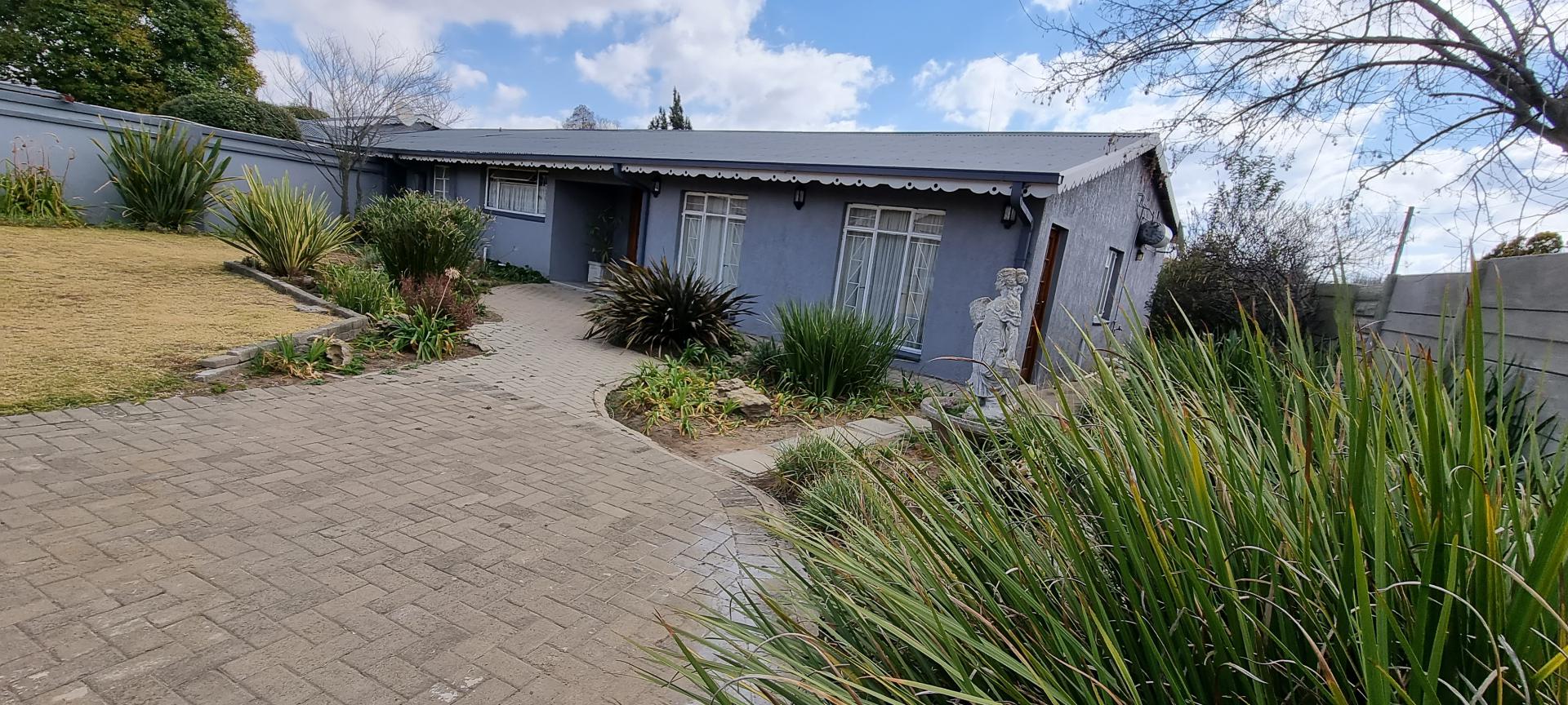 12 Bedroom Guest House for Sale For Sale in Ermelo MR46339
