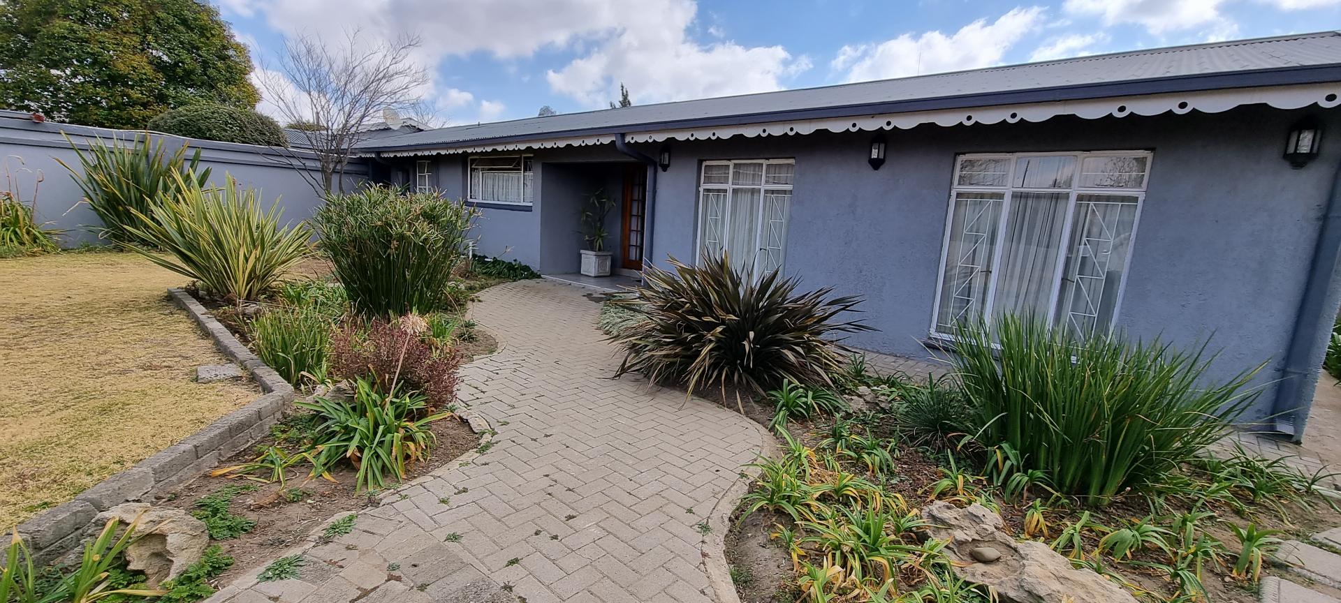 12 Bedroom Guest House for Sale For Sale in Ermelo MR46339