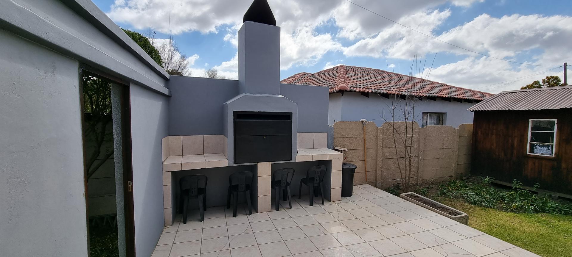 12 Bedroom Guest House for Sale For Sale in Ermelo MR46339