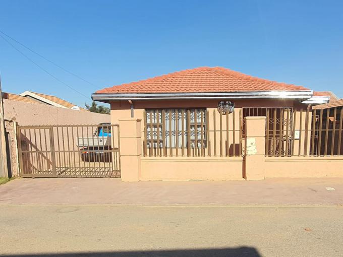 Property For Sale in Meadowlands MyRoof.co.za