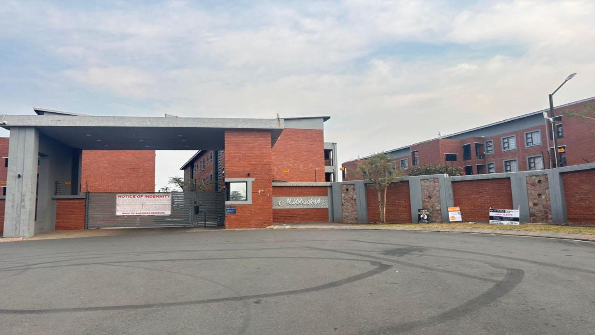 Front View of property in Witpoortjie