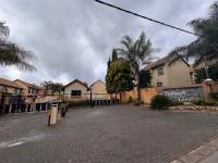 Front View of property in Glen Marais