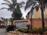 Front View of property in Glen Marais