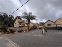 Front View of property in Glen Marais