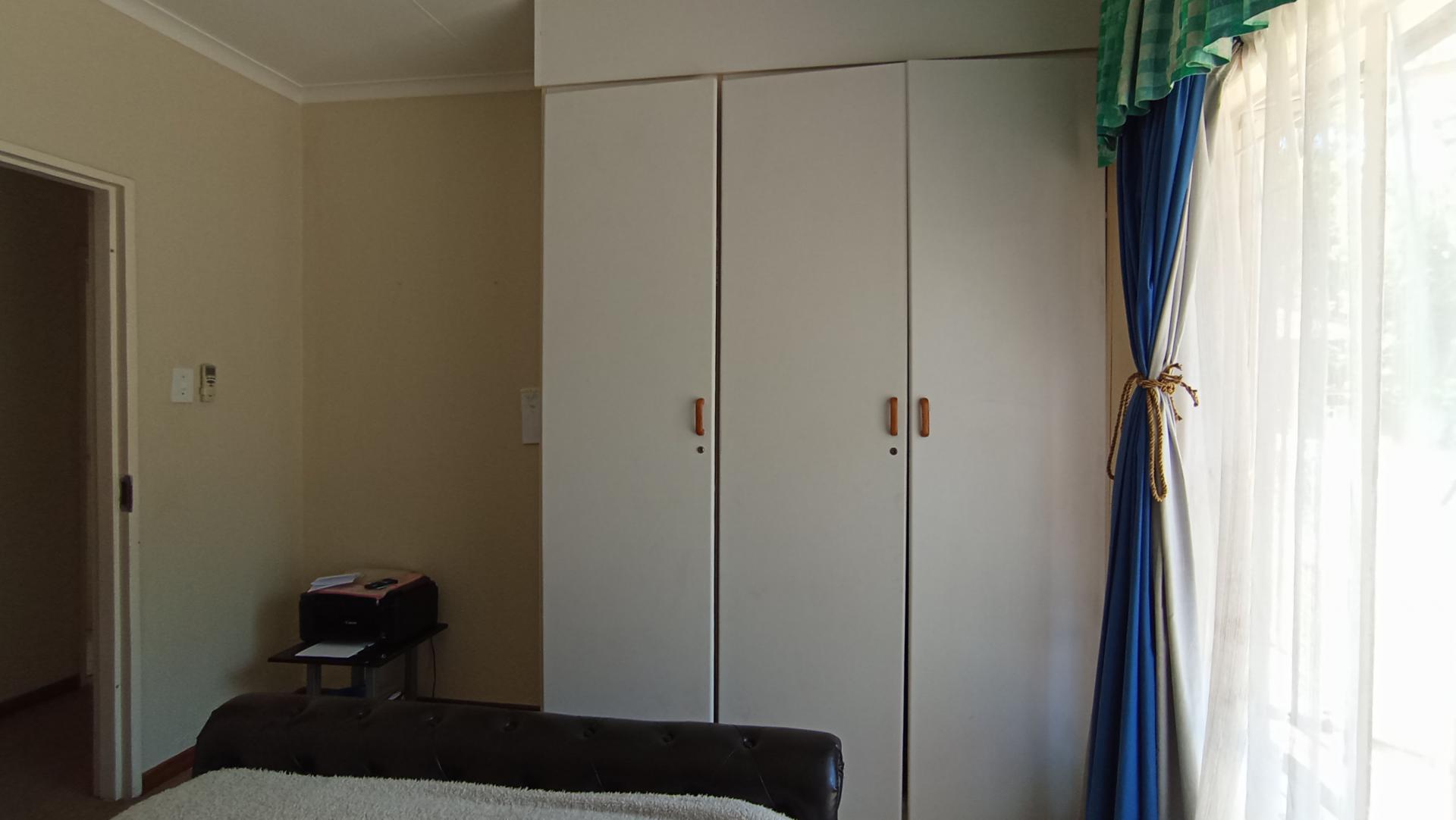 Bed Room 4 - 16 square meters of property in Gallo Manor