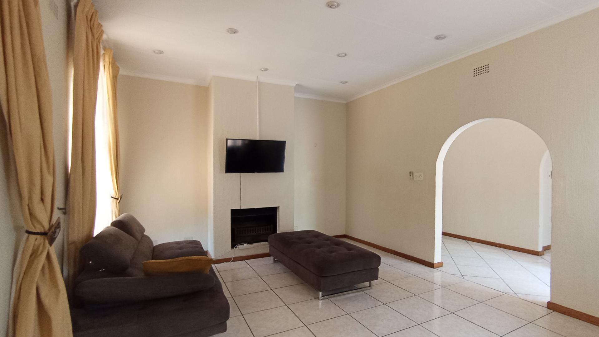 Lounges - 64 square meters of property in Gallo Manor