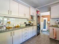 Kitchen - 16 square meters of property in West Riding - DBN