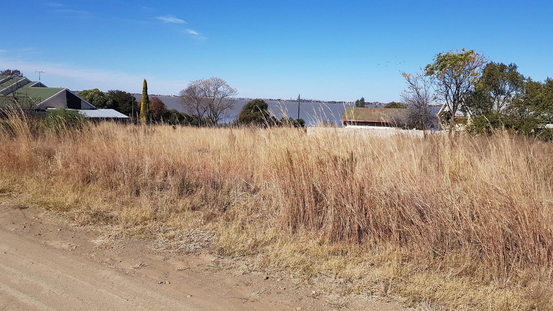 Front View of property in Deneysville