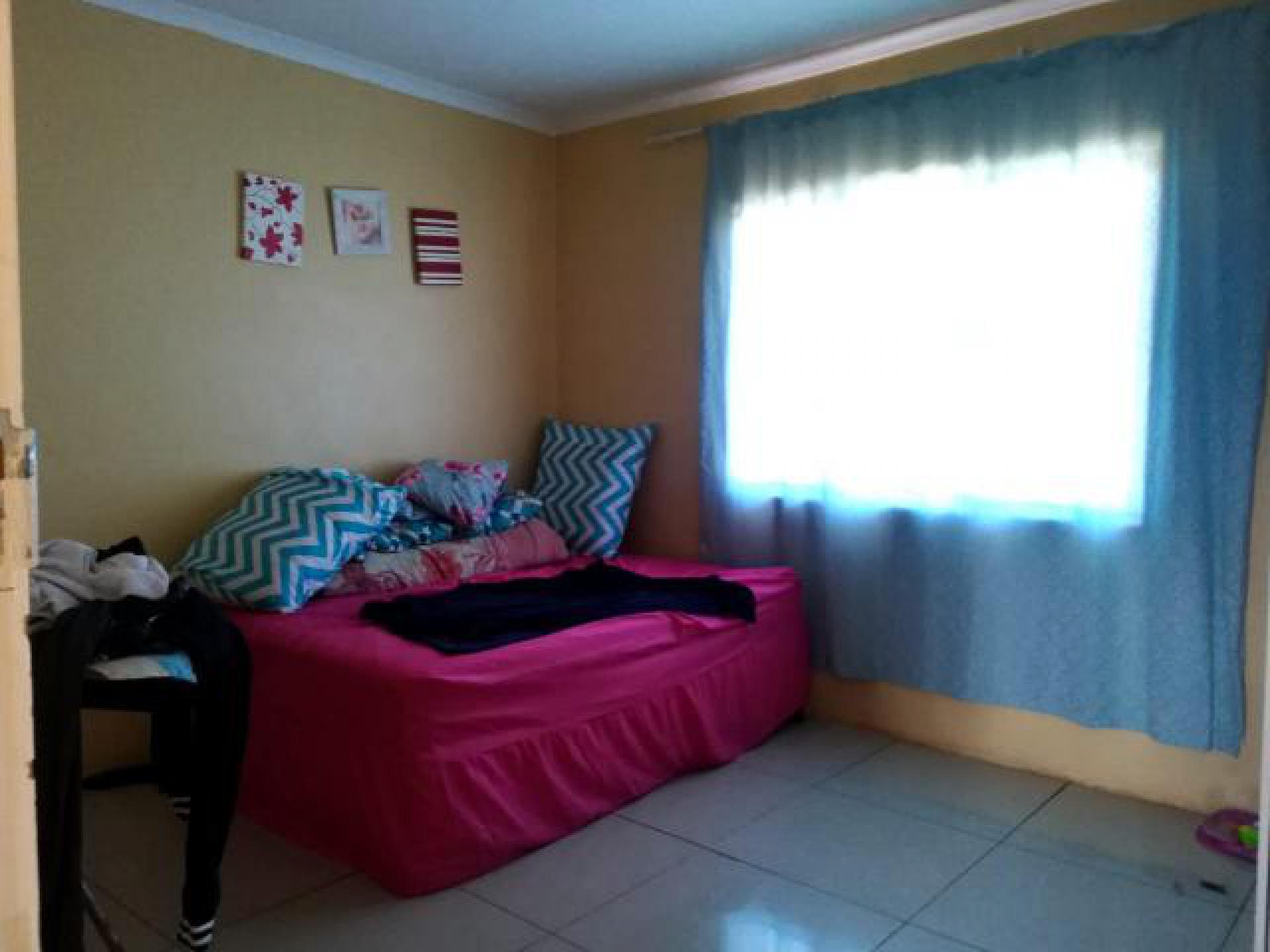 Main Bedroom - 14 square meters of property in Brookdale