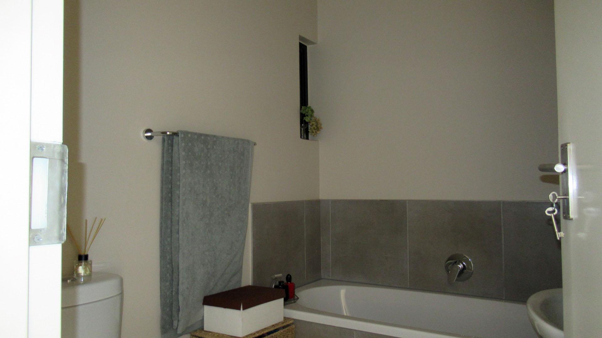 Main Bathroom - 4 square meters of property in Midrand