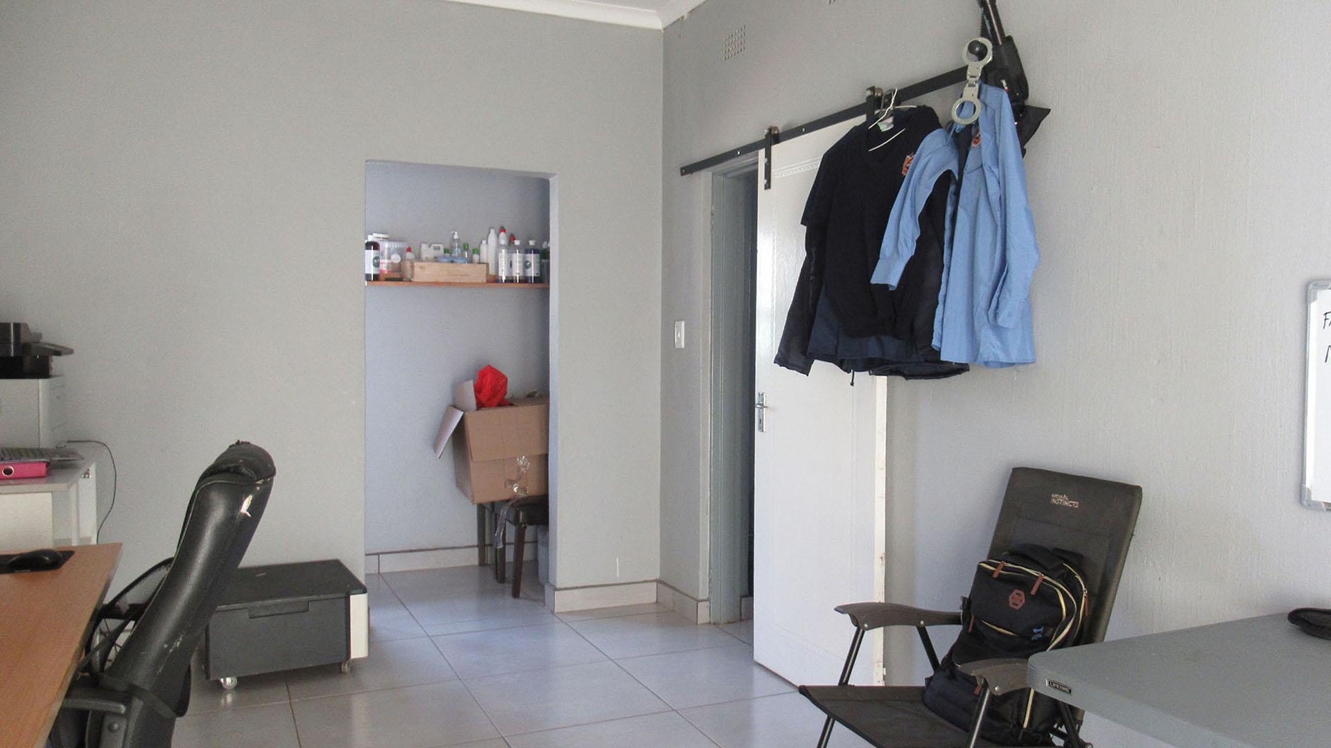 Study - 16 square meters of property in Strubensvallei