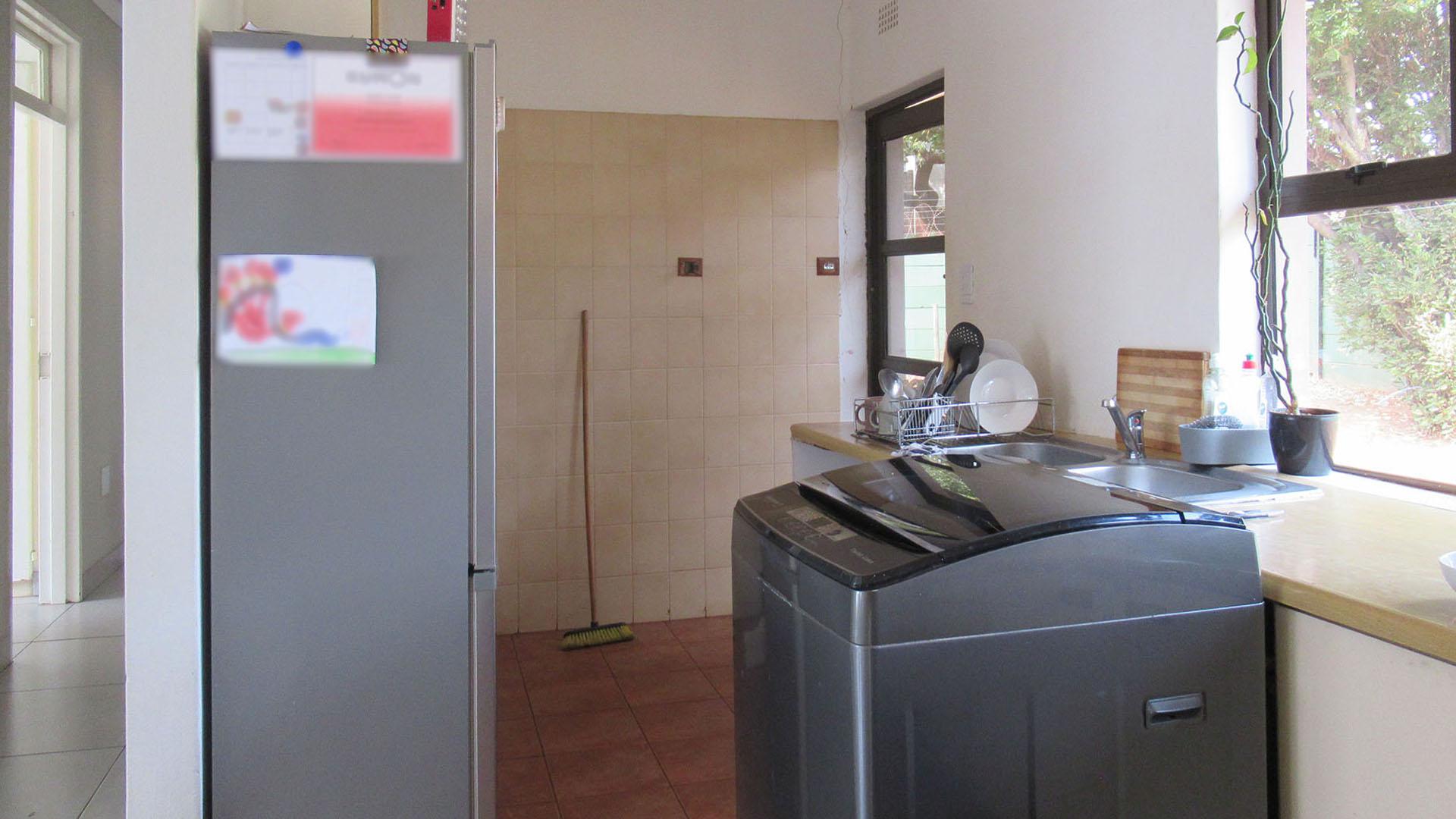 Kitchen - 12 square meters of property in Strubensvallei