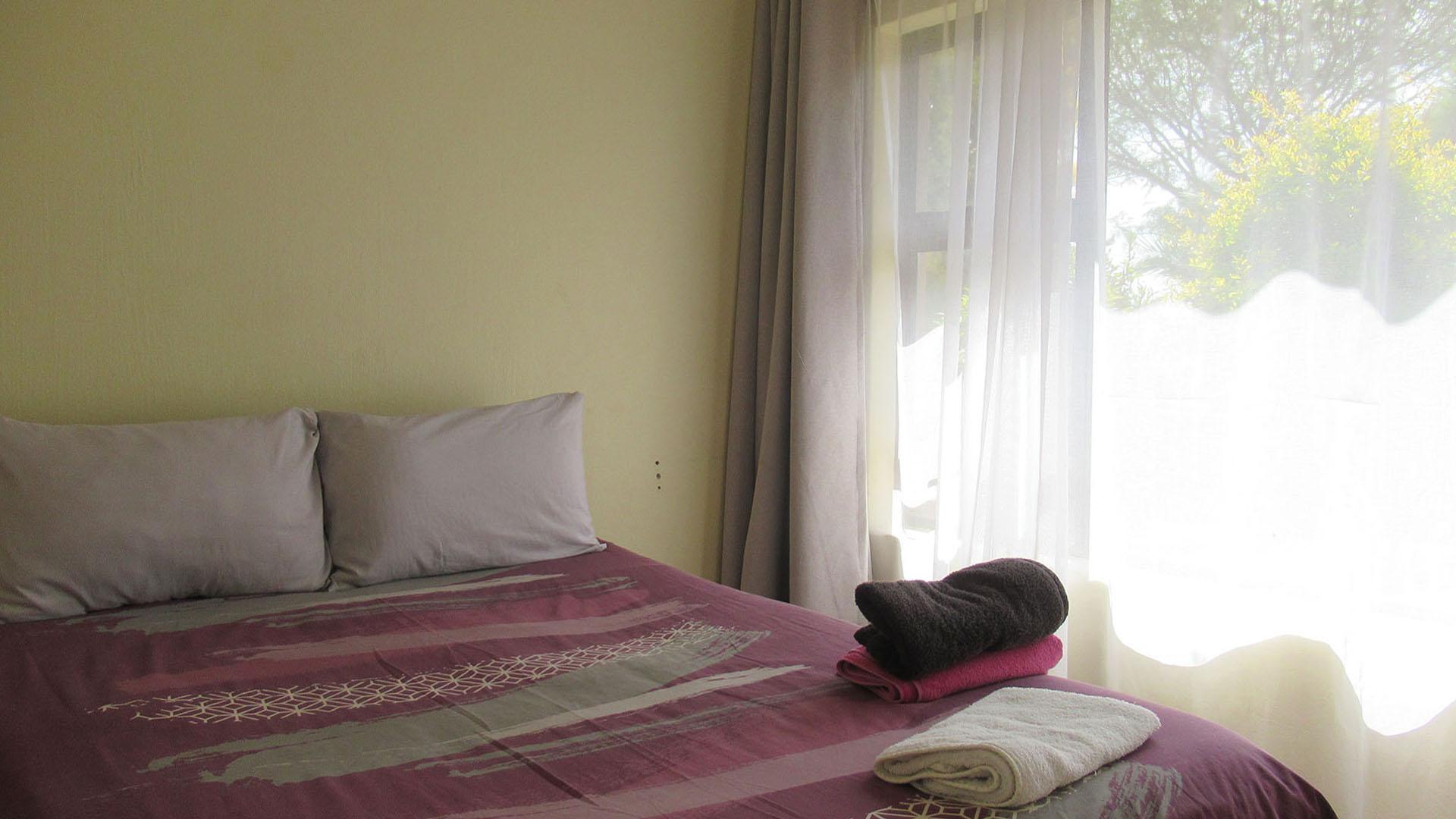 Bed Room 1 - 10 square meters of property in Strubensvallei
