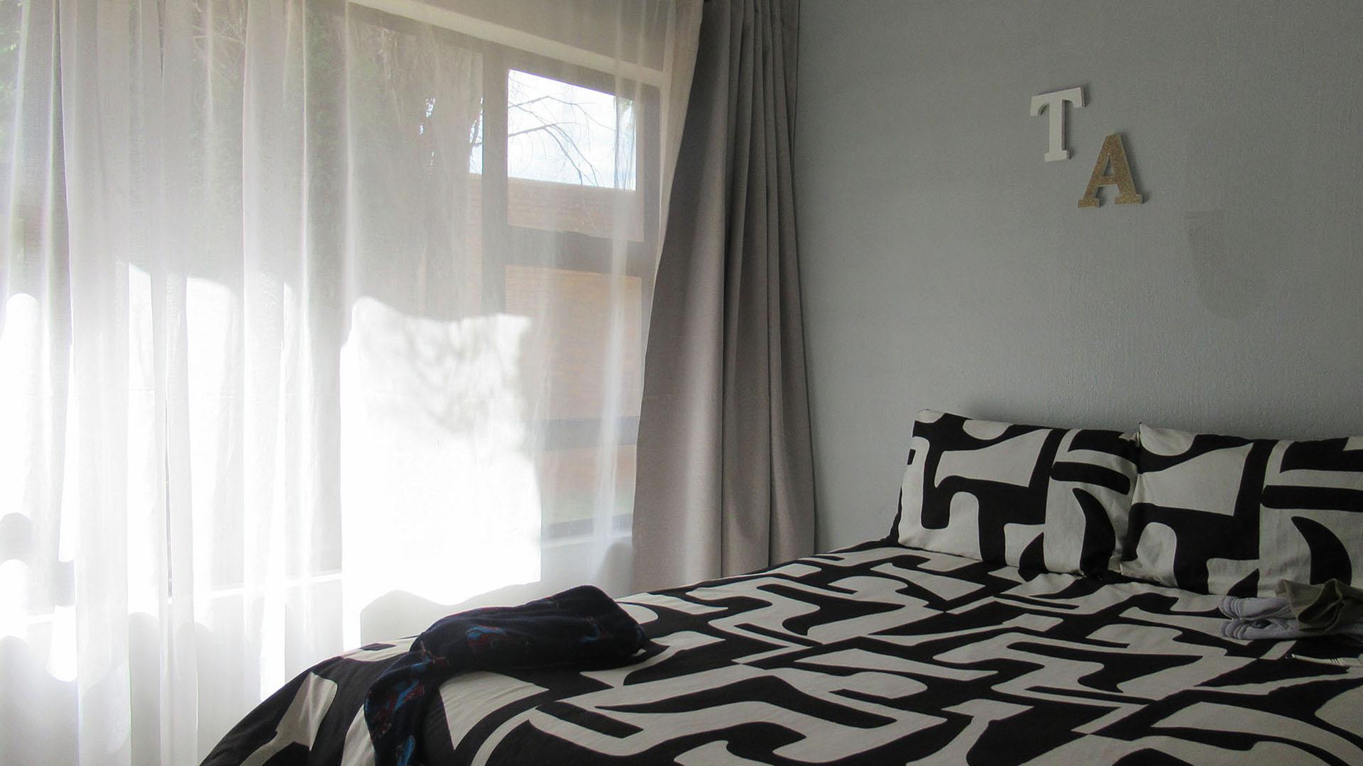 Bed Room 2 - 11 square meters of property in Strubensvallei