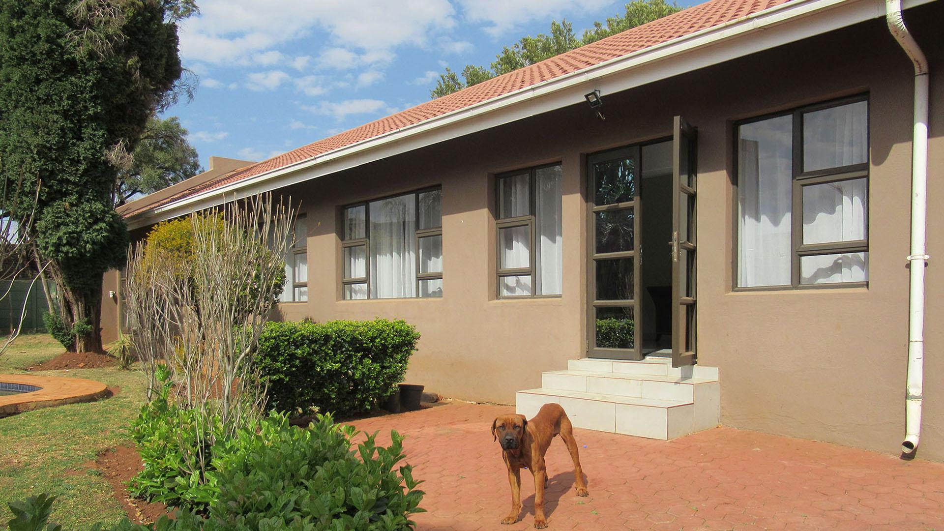 Front View of property in Strubensvallei