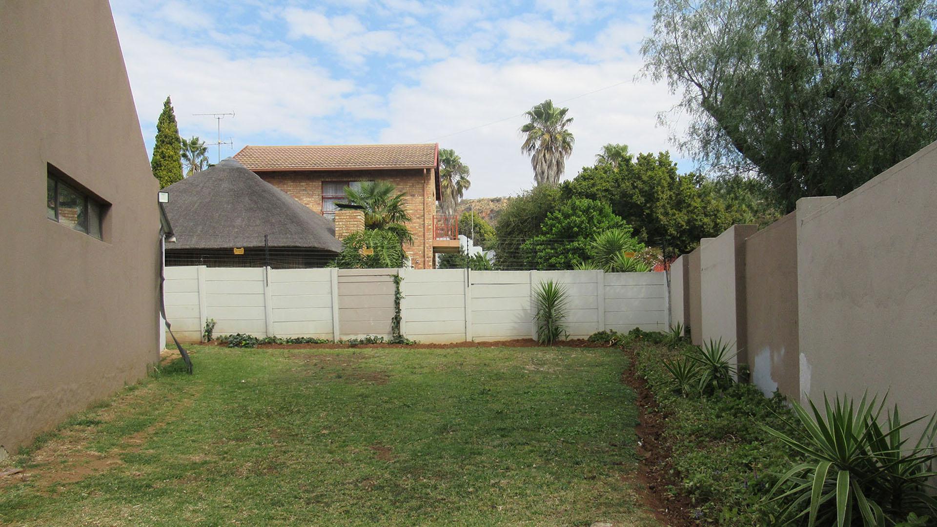 Backyard of property in Strubensvallei