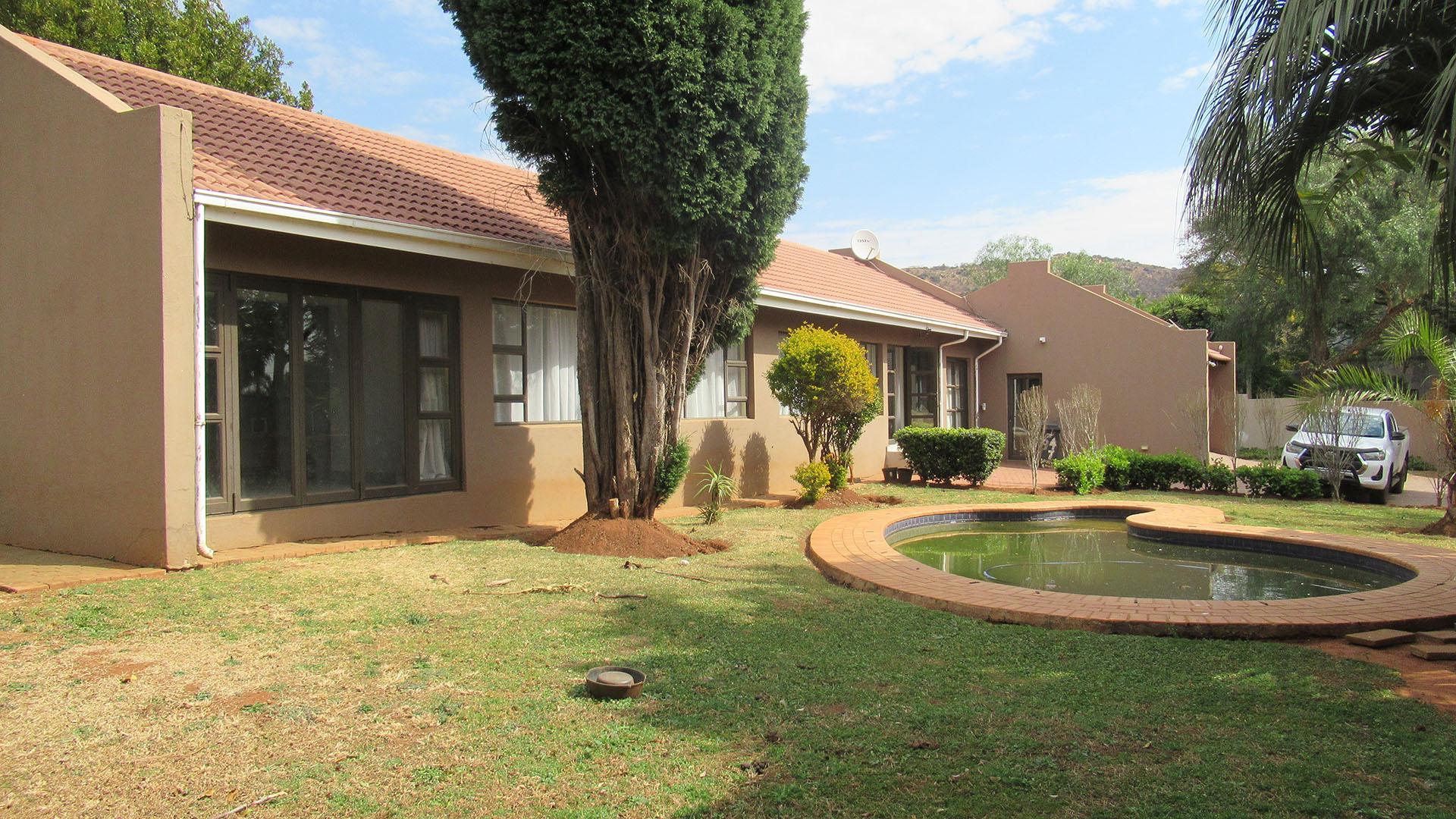 Front View of property in Strubensvallei