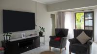 Lounges - 28 square meters of property in Strubensvallei