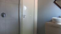 Bathroom 1 - 5 square meters of property in Strubensvallei