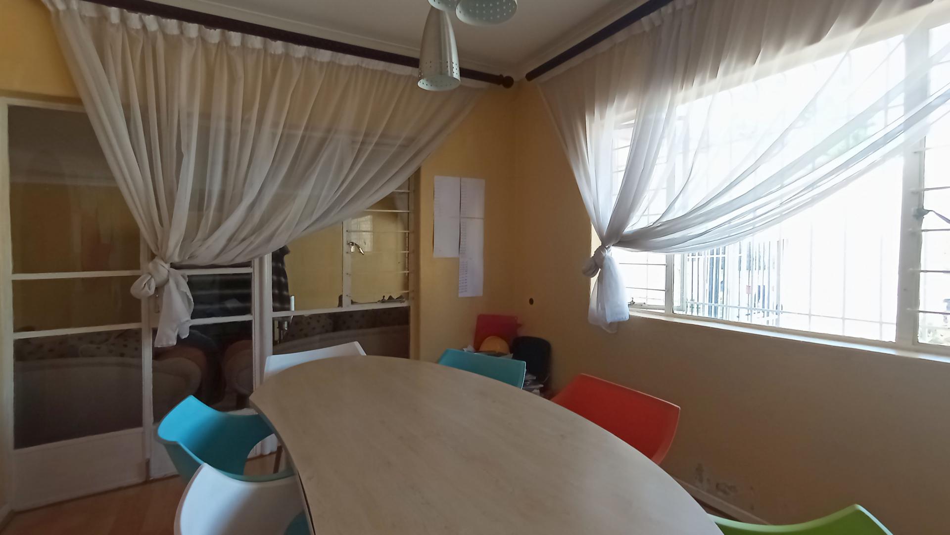 Dining Room - 12 square meters of property in Constantia Kloof