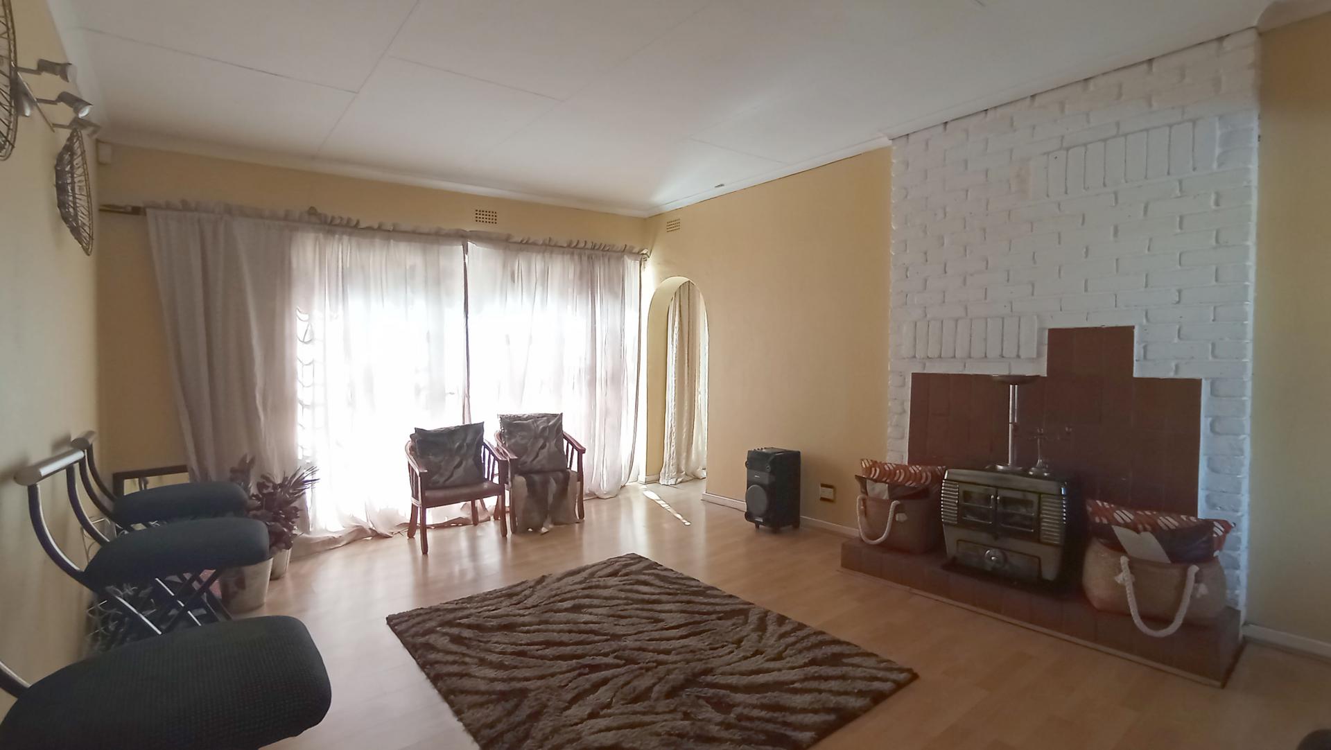 Informal Lounge - 36 square meters of property in Constantia Kloof